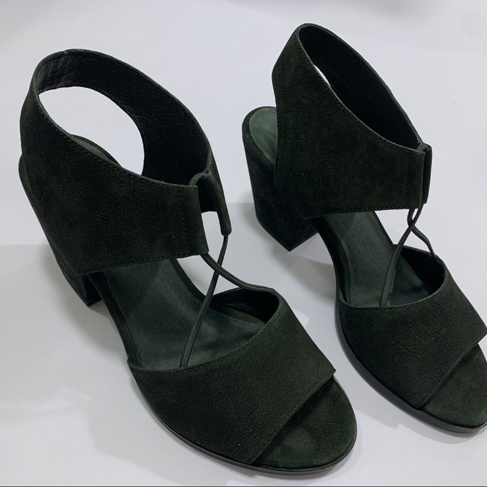Eileen Fisher Black Nubuck Sandal size 9 with heel